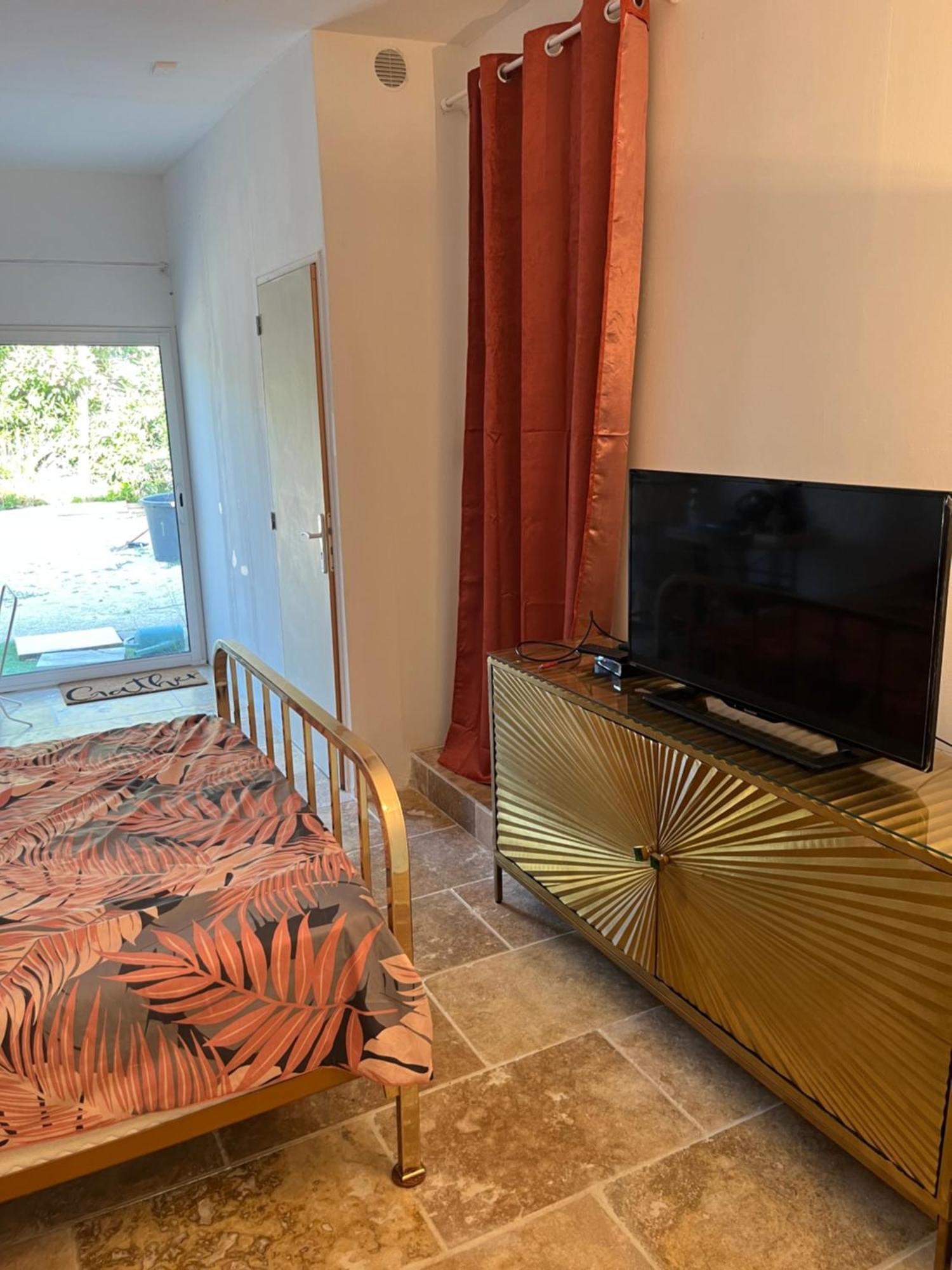 Villa Chaton LʼIsle-sur-la-Sorgue المظهر الخارجي الصورة